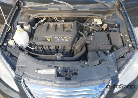 2013 Chrysler 200 Touring из США, поврежденный, VIN 1C3CCBBB5DN713729